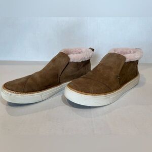 Toms TanSuede Slip-On Paxton Slip on Sneakers with soft Pink Fur Lining